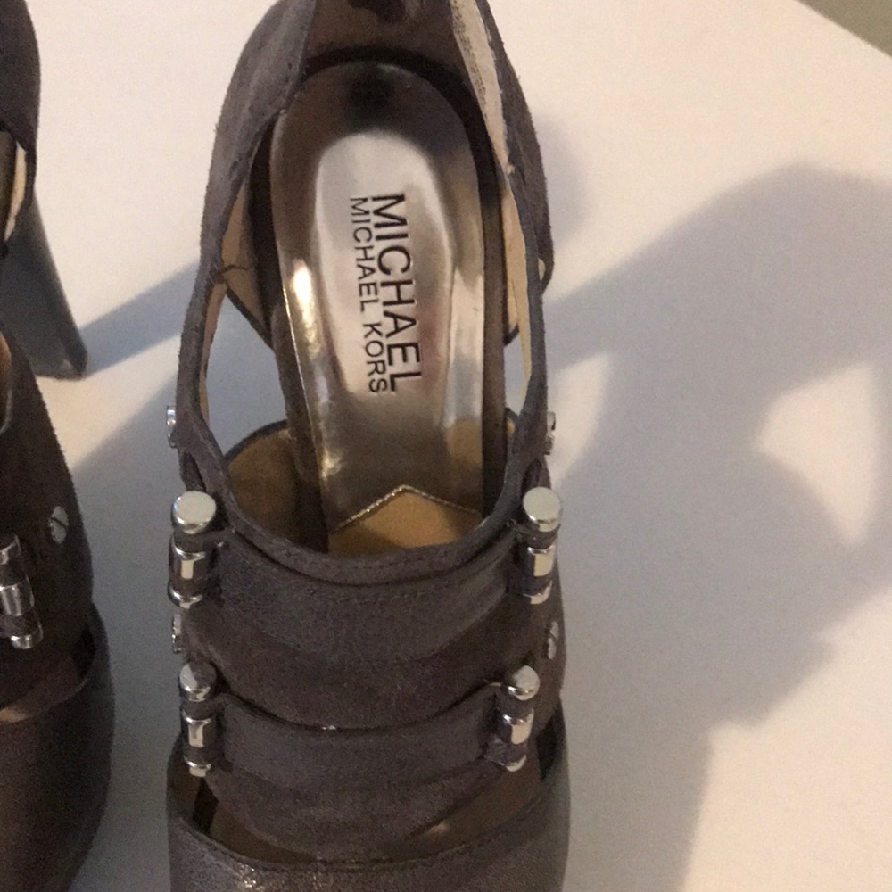 Shoes - Picture 2 of 3